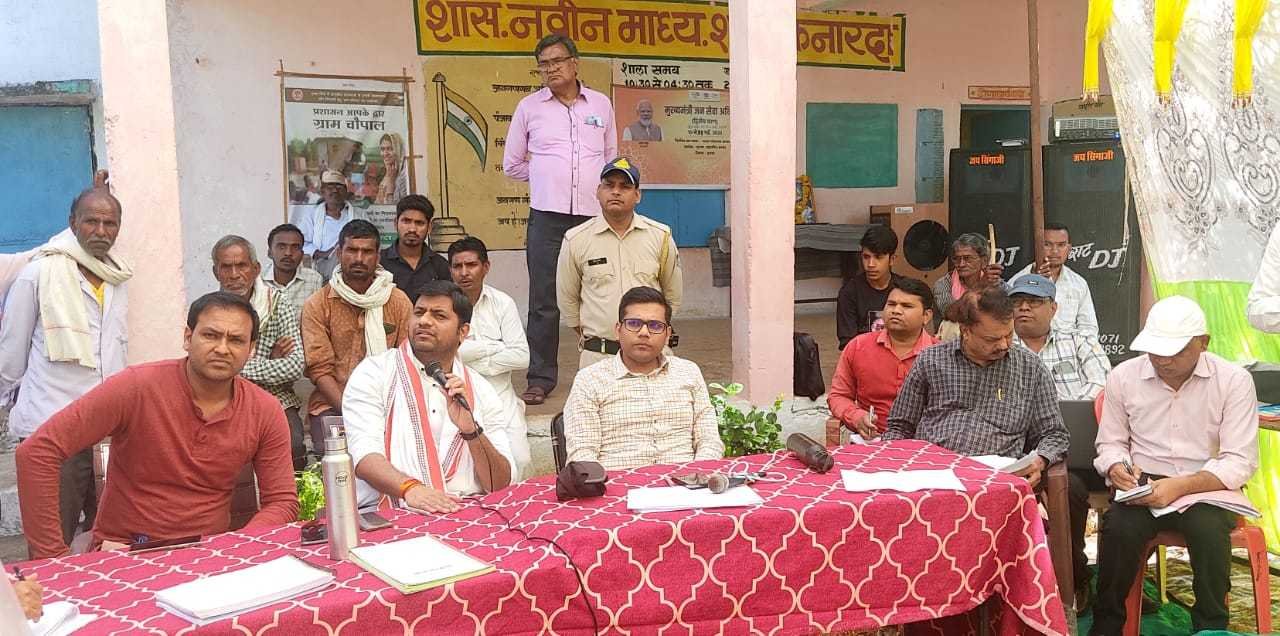 कलेक्टर की चौपाल में सुलझी ग्रामीणों की समस्याएं