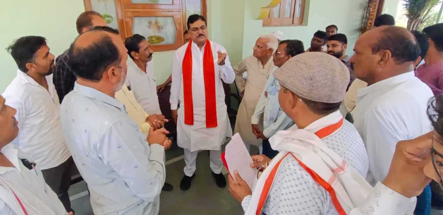 कृषि मंत्री ने ग्रामीणों की समस्याएं सुनी