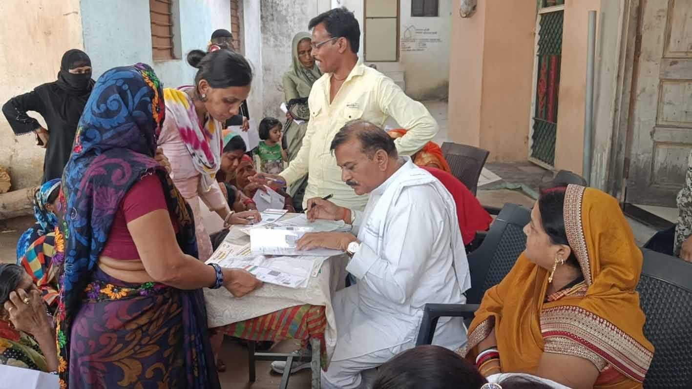 नारी सम्मान योजना के भराए फॉर्म