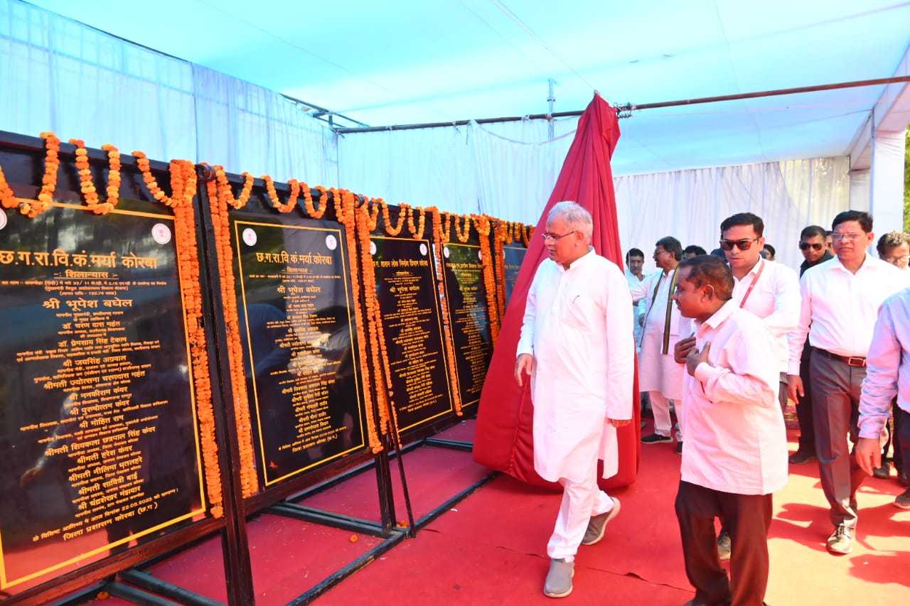 मुख्यमंत्री भूपेश बघेल ने रामपुर विधानसभा क्षेत्र में भेंट-मुलाकात के दौरान दी अनेक विकास कार्यों की सौगात