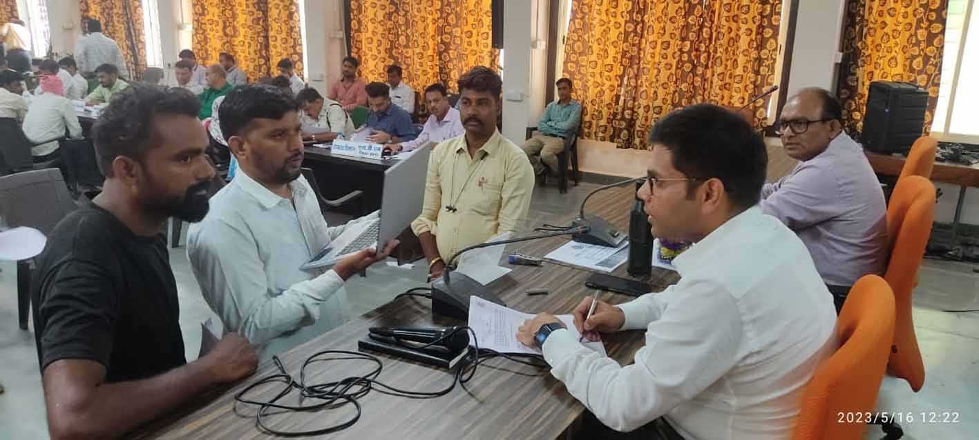 कलेक्टर ने जनसुनवाई में सुनी नागरिकों की समस्याएं