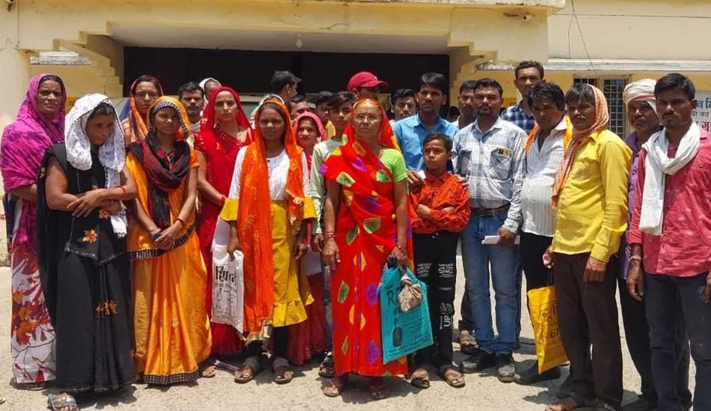 जाति प्रमाण पत्र बनवाने कलेक्टर से लगाई गुहार