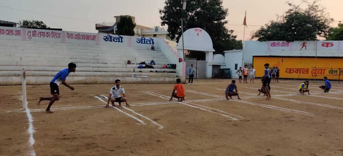 समर कैंप में बच्चों को सिखाई खेल की बारीकियां