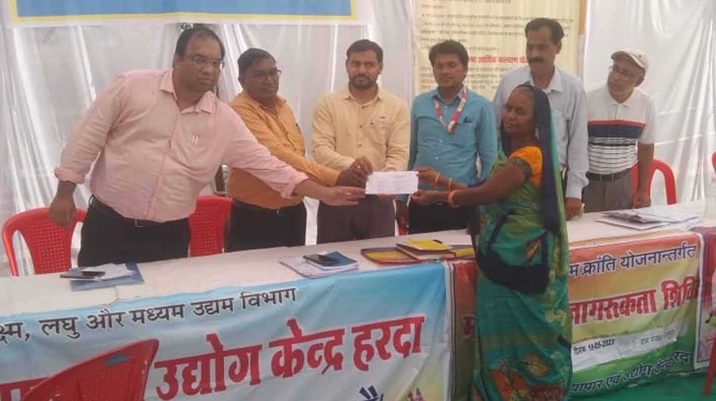 तजपुरा में क्लस्टर स्तरीय क्रेडिट कैम्प संपन्न