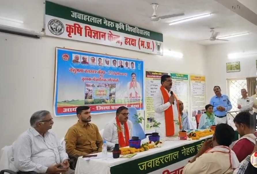गांव-गांव जाकर किसानों से साझा करें जानकारी : पटेल