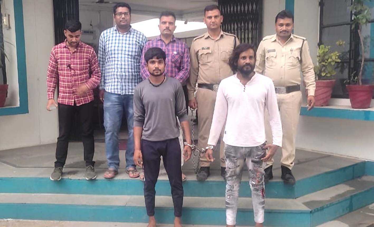 पिस्टल लेकर घूम रहे दो आरोपी गिरफ्तार  