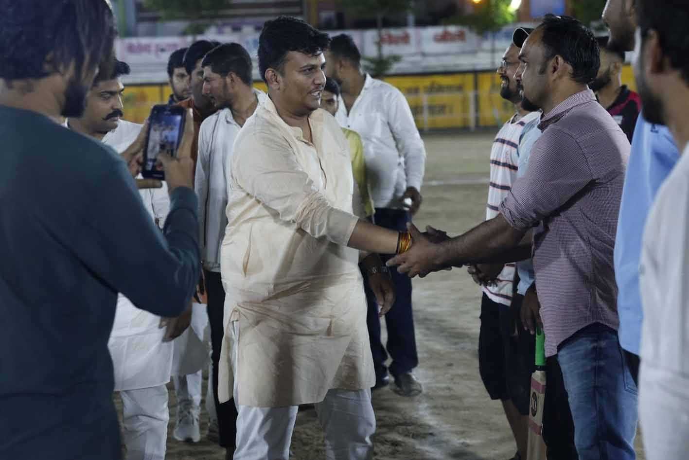 रात्रिकालीन क्रिकेट प्रतियोगिता का शुभारंभ