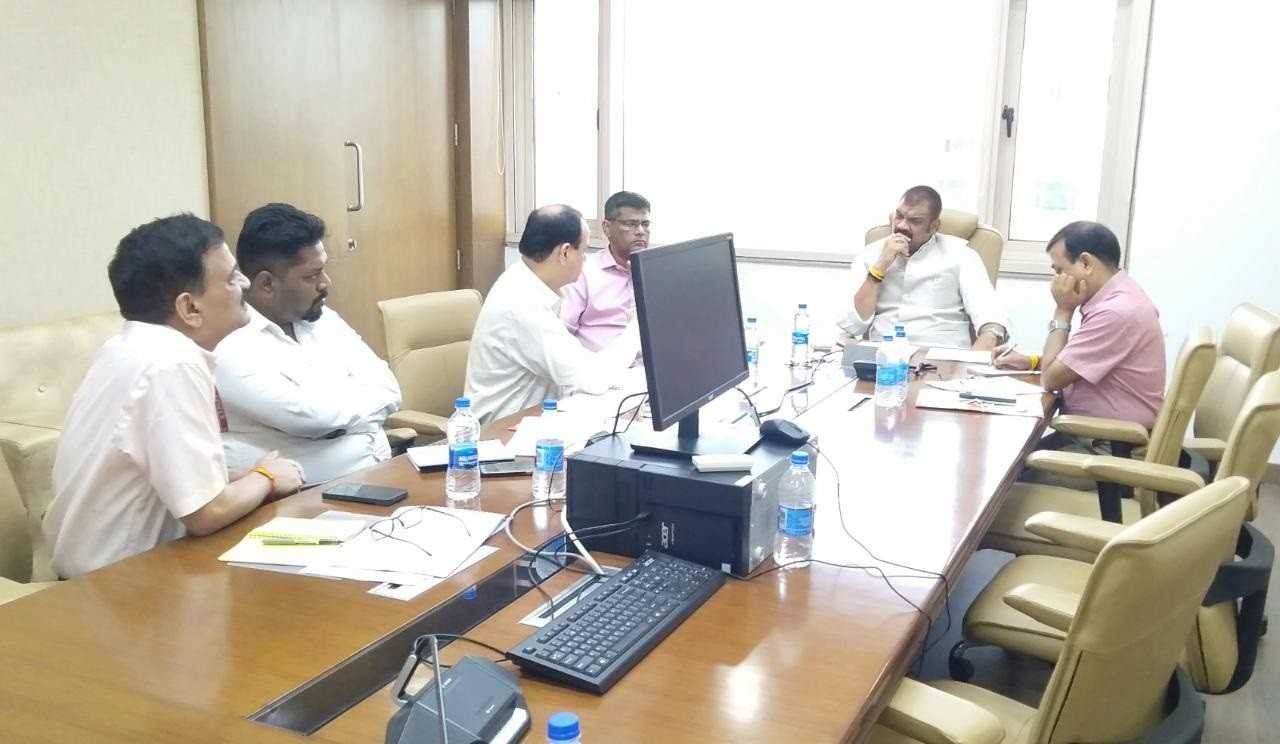 यात्री वाहनों की फिटनेस जांच के लिए चलाएं औचक निरीक्षण अभियान : गोविन्द सिंह  