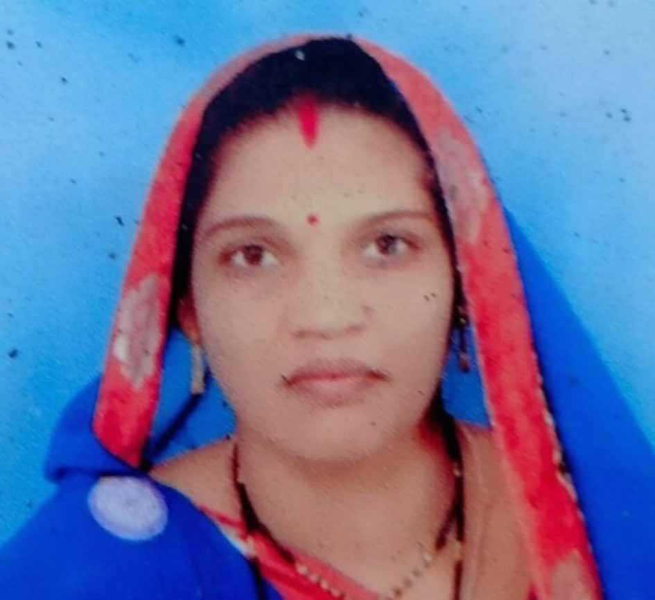 कार ने बाईक सवार दंपत्ति को मारी टक्कर, पत्नी की मौत