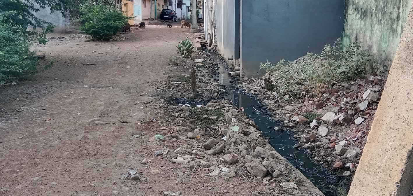 खबर का असर….   स्वच्छता अमले ने बहाल की पानी की निकासी  