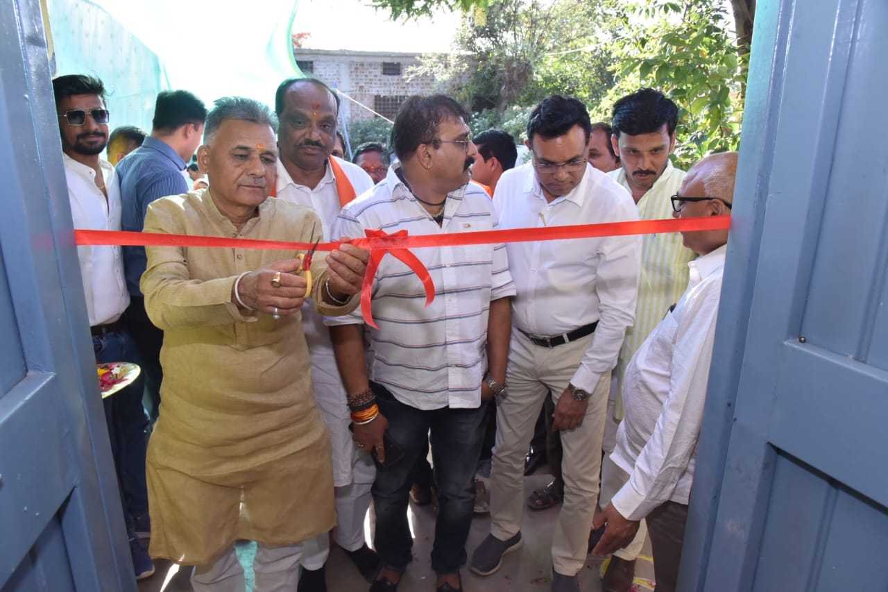 प्रभारी मंत्री  इंदर सिंह परमार ने आंगनबाड़ी से की माप अभियान की शुरुआत