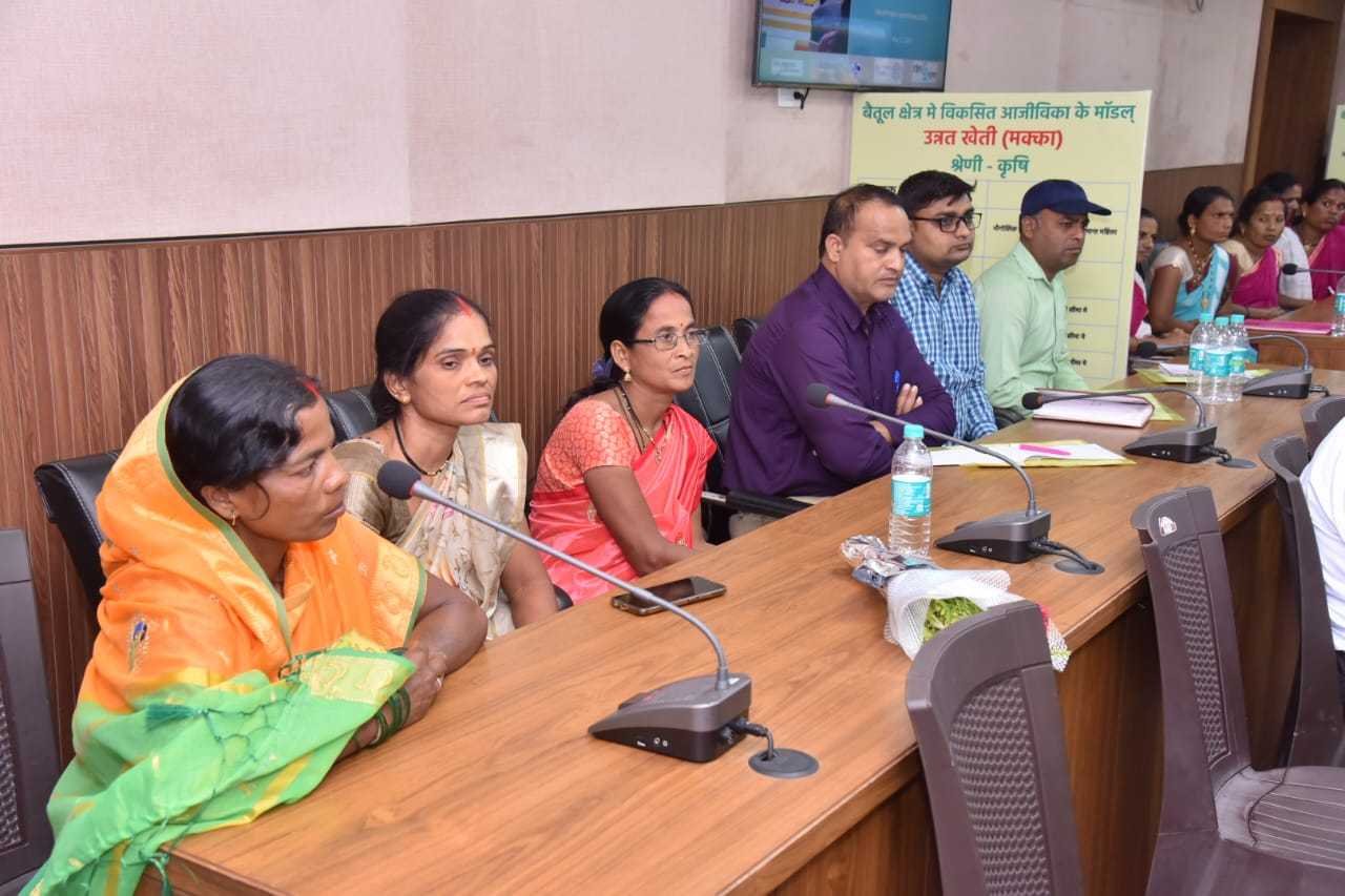 प्रभारी मंत्री  इंदर सिंह परमार ने किया समूहों की महिलाओं को आर्थिक रूप से सशक्त बनाने हेतु स्वयंश्री परियोजना का प्रमोचन