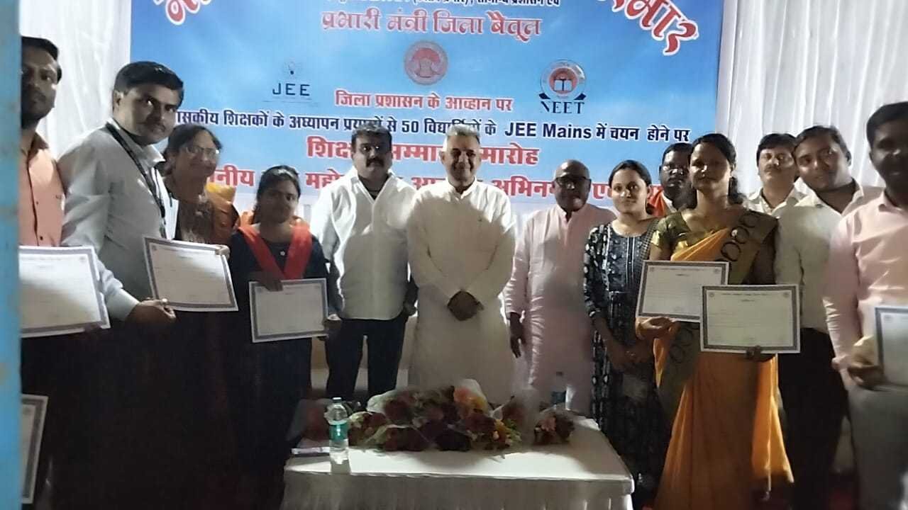 प्रभारी मंत्री ने स्मार्ट लाइब्रेरी का किया शुभारंभ
