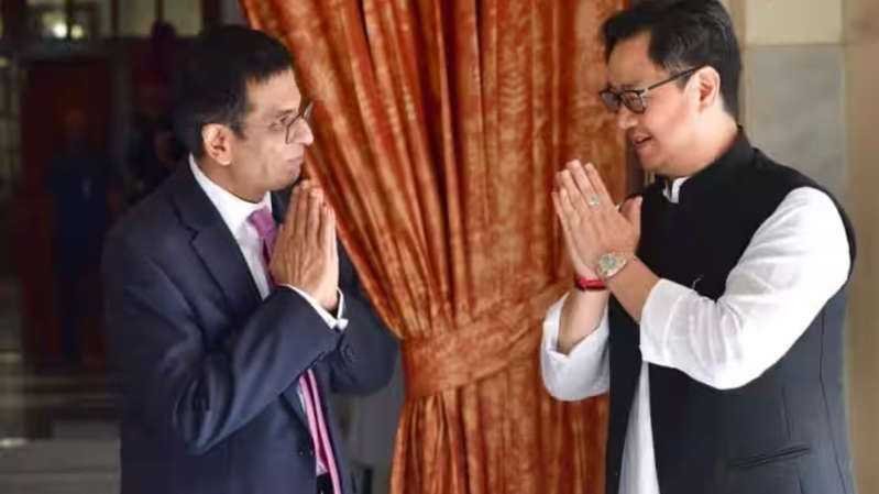 केंद्रीय कानून मंत्री ने की मुख्य न्यायाधीश की तारीफ