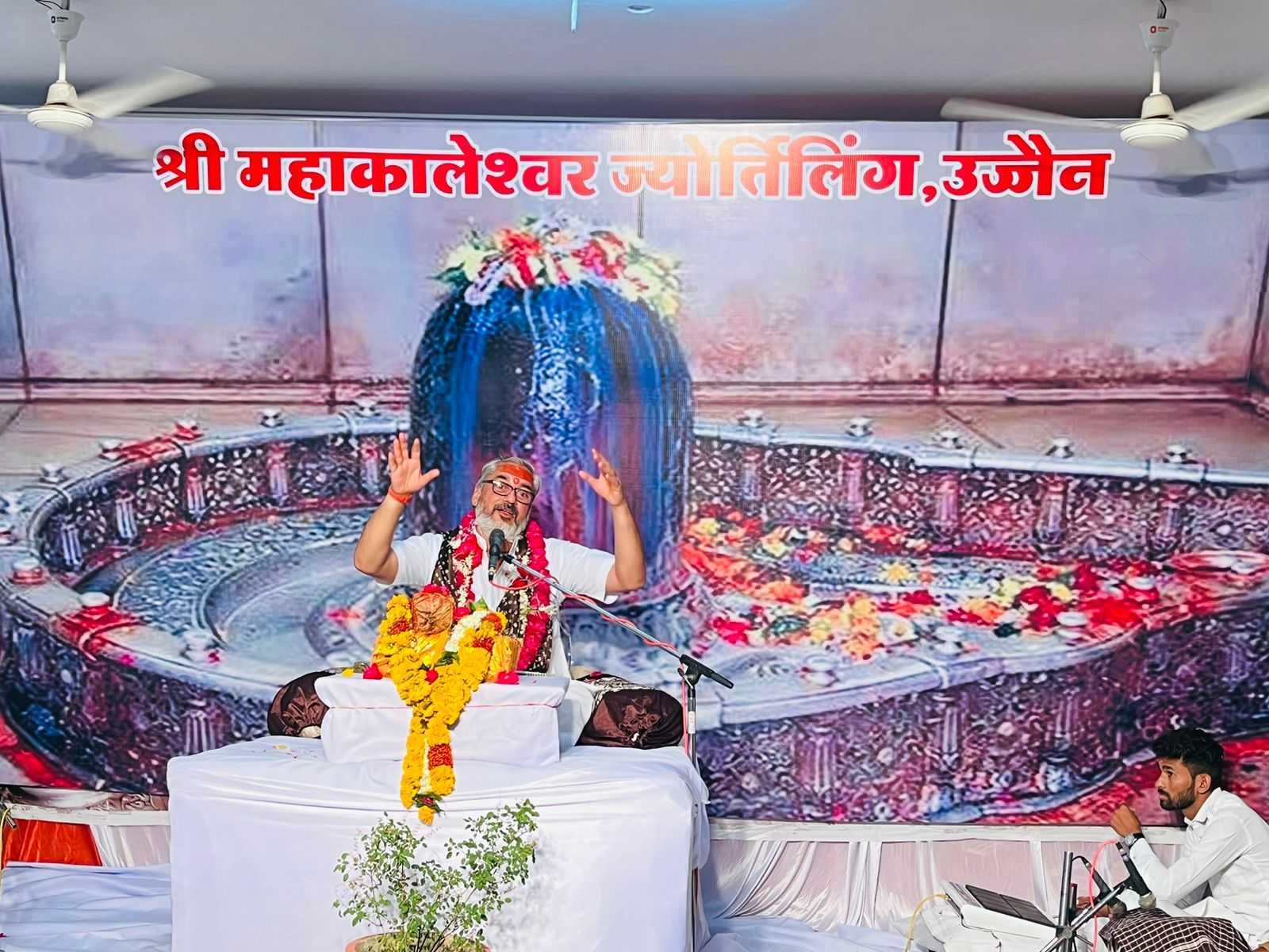 पुत्र के लिए माता पिता, पत्नी के लिए पति और शिष्य के लिए गुरु यही तीर्थ स्थान हैं