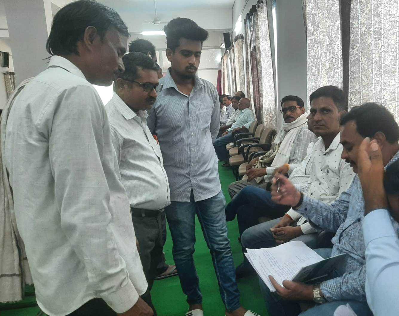 विद्युत एवं नल कनेक्शन को लेकर जनसुनवाई में पहुंचे वार्ड 18 पटेल नगर न्यू क्षेत्र के रहवासी