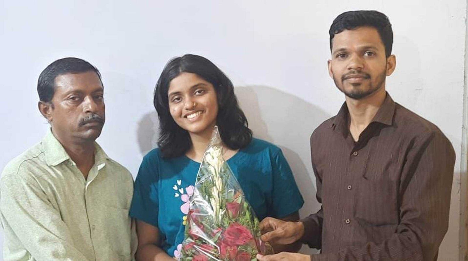 आकांक्षा ने कक्षा 10वीं सीबीएसई में प्राप्त किए सर्वाधिक अंक