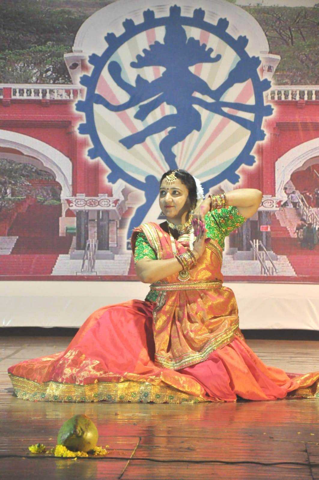 पुणे में हुई नृत्य प्रतियोगिता में श्रीमती जोशी ने प्राप्त किया द्वितीय स्थान