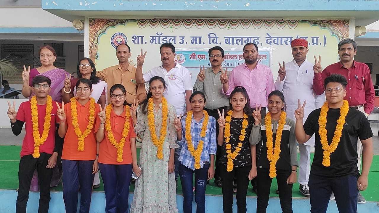 सीएम राइज स्कूल के कक्षा 12वी के छात्र ललित ठाकुर जिले की मेरिट में दूसरे स्थान पर