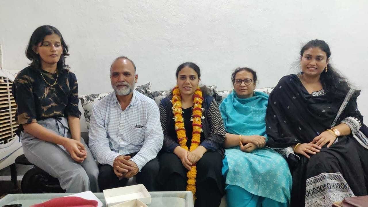 आयशा फातिमा का यूपीएससी में 184 रैंक मिली