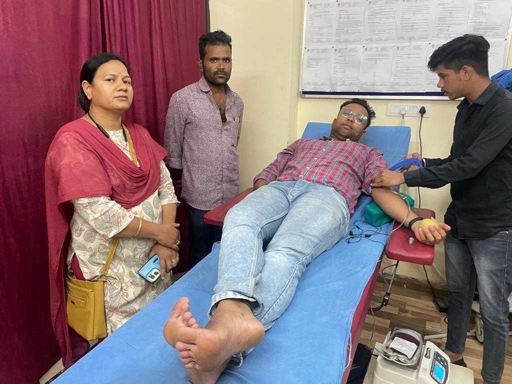 समय पर अस्पताल पहुंचकर हिन्द फौज सैनिक ने किया रक्तदान