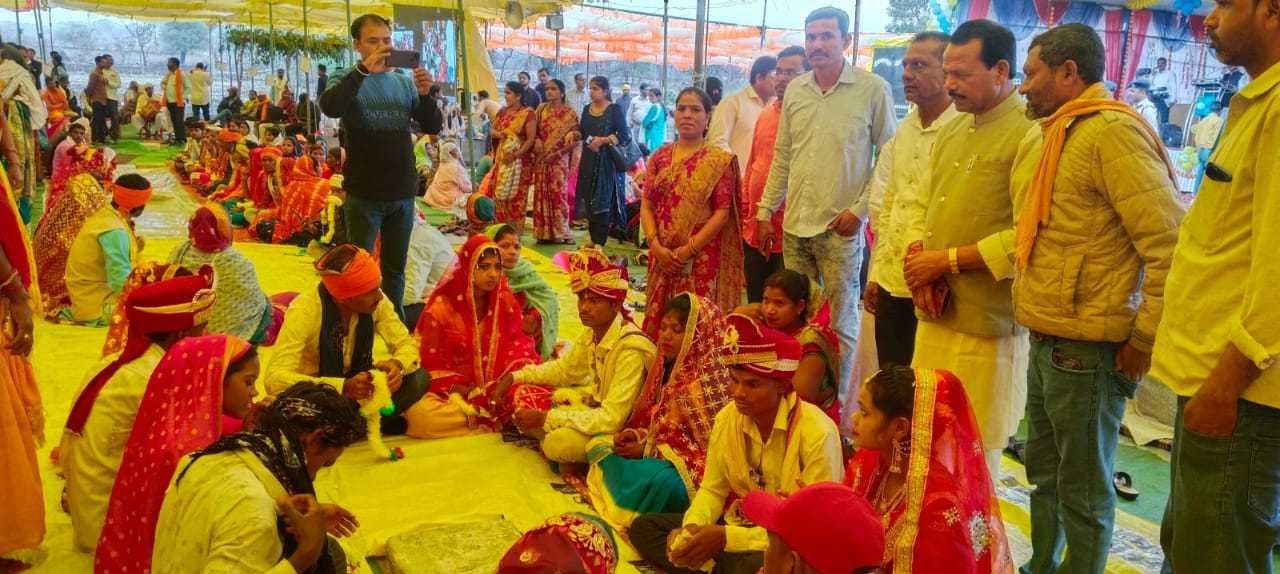 सामूहिक विवाह सम्मेलन में 401 नव दंपतियों को प्रभारी मंत्री ने दिया आशीर्वाद