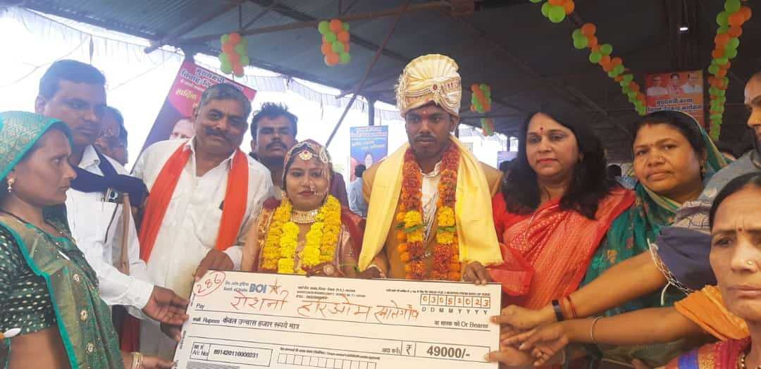 अग्नि को साक्षी मान कर नव दांपत्य जीवन की शुरुआत