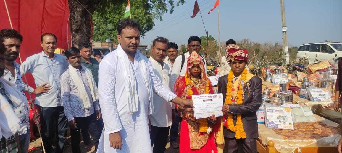 सामुहिक विवाह सम्मेलन संपन्न, 25 जोड़ों ने थामा एक दूजे का हाथ