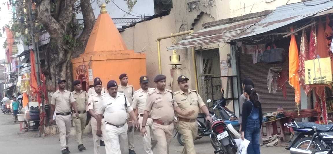 आठनेर पुलिस ने निकाला पैदल फ्लैगमार्च नगर के विभिन्न चौक चौराहा से होते हुए पहुंचे थाने
