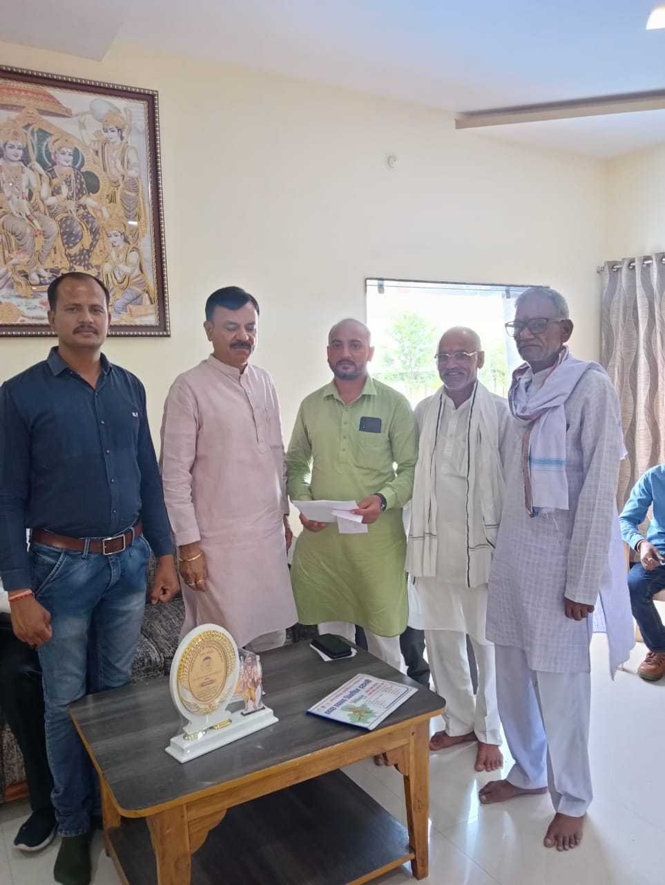 क्षेत्र की समस्याओं को लेकर प्रतिनिधि मंडल ने की सासंद सिंह से मुलाकात