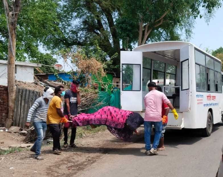 मोहनपुर में घर से संदिग्ध अवस्था में मिला महिला का शव