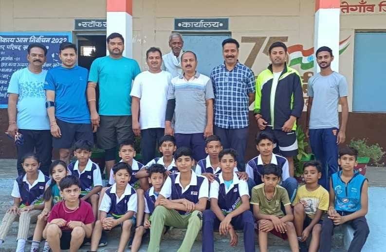 नेशनल प्रतियोगिता में जा रहे बच्चों को कीट वितरित कर किया रवाना