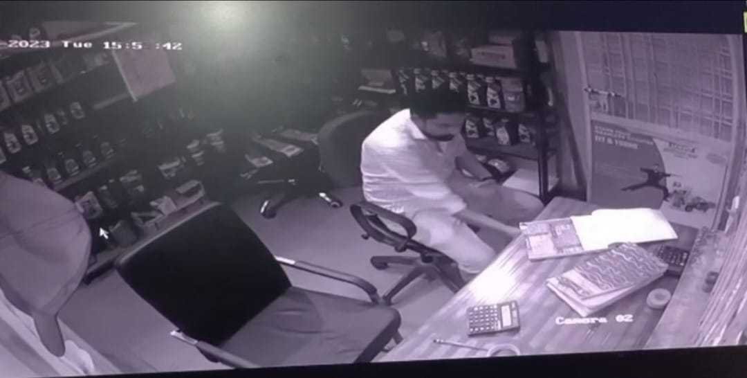 दो हजार के नोट के चक्कर में दो लाख रुपए से अधिक की चोरी  