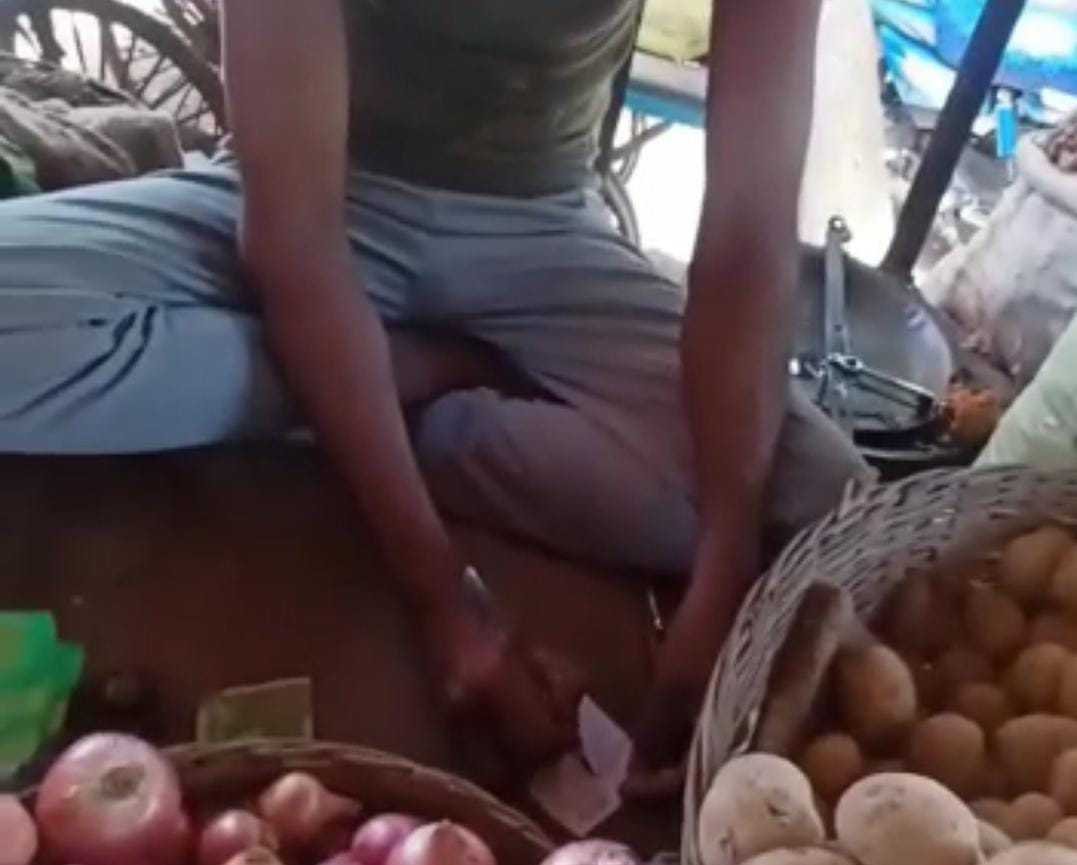 सेमरी हरचंद में खुलेआम लिखा रहा सट्टा, सट्टा नंबर लिखकर बकायदा दे रहे कार्बन पर्ची