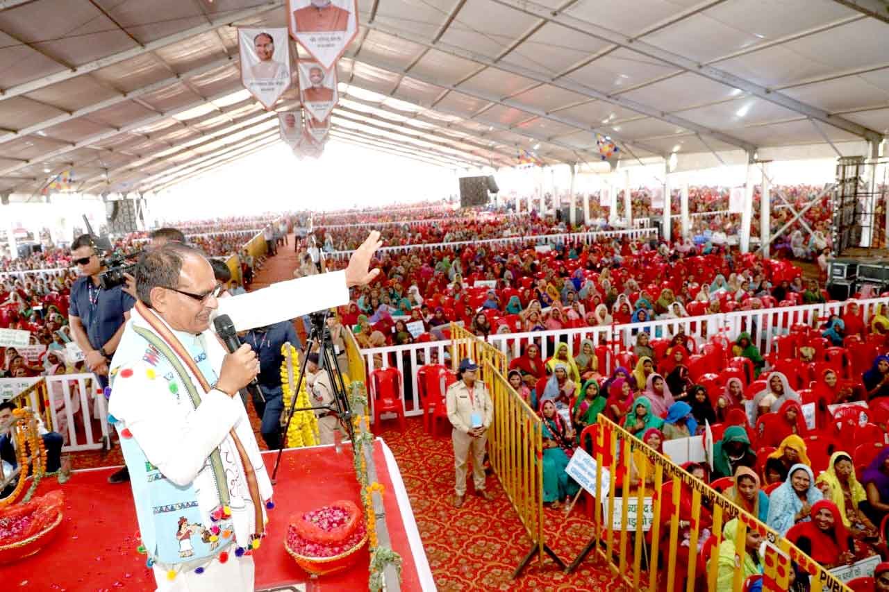 अब जनता को अपने कार्यों के लिए सरकारी दफ्तरों के चक्कर नहीं लगाने पड़ेंगे : मुख्यमंत्री श्री चौहान