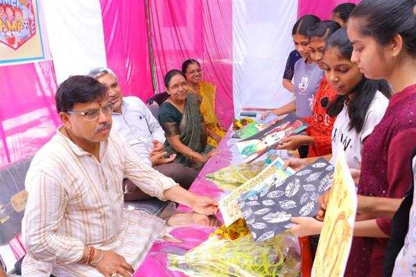 बेहतर शिक्षा एक बेहतर समाज का निर्माण करती है : ऊर्जा मंत्री श्री तोमर