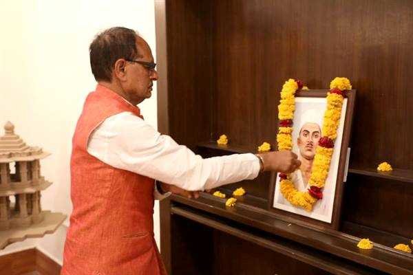 मुख्यमंत्री श्री चौहान ने अमर शहीद सुखदेव की जयंती पर नमन किया