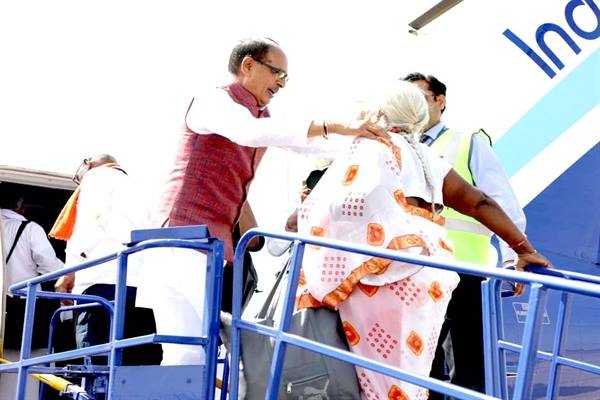 बुजुर्गों को विमान से तीर्थ-यात्रा कराने का मेरा सपना हुआ साकार