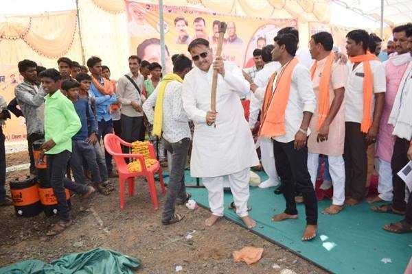 लंबे समय से चली आ रही सड़क की माँग हुई पूरी