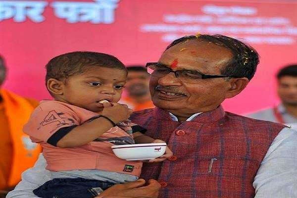 मुख्यमंत्री श्री चौहान द्वारा उपलब्ध कराई उपचार सुविधा के लिए परिवार ने माना आभार