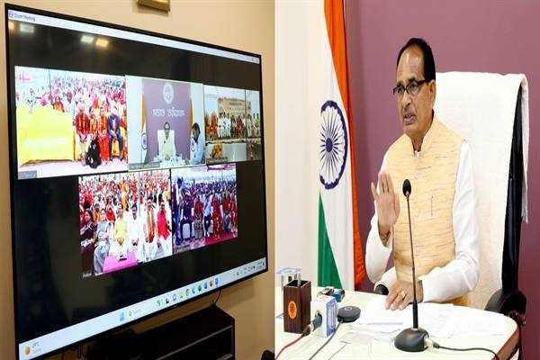 मुख्यमंत्री श्री चौहान झाबुआ और गौरीहार छतरपुर के सामूहिक विवाह सम्मेलनों में वर्चुअली शामिल हुए