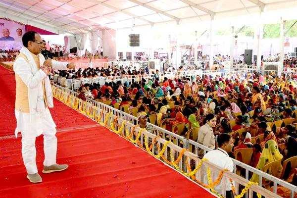 मुख्यमंत्री लाड़ली बहना योजना से महिलाएँ आर्थिक रूप से सशक्त और आत्म-निर्भर होंगी
