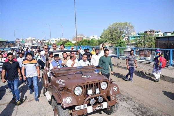 भारत टॉकीज रेलवे ओवर ब्रिज पर फिर से शुरू हुआ ट्रैफिक