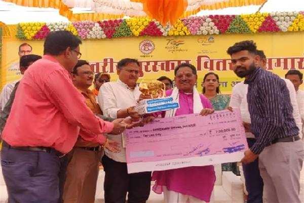 पशुपालन मंत्री श्री पटेल ने राज्य स्तरीय कार्यक्रम में गो-पालकों को किया पुरस्कृत
