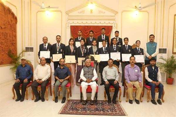 युवाओं के लिए नए अवसरों का समय : राज्यपाल श्री पटेल