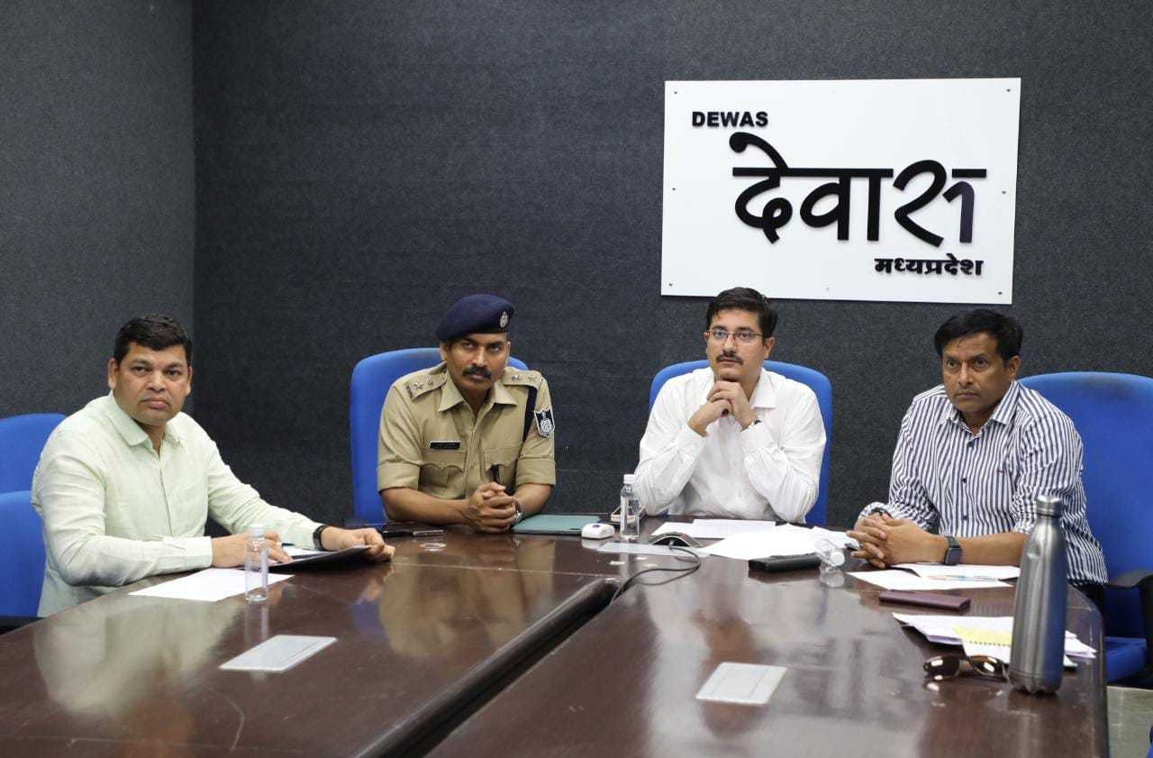 मुख्यमंत्री जनसेवा अभियान के द्वितीय चरण के क्रियान्वयन में देवास जिला प्रदेश के टॉप 05 जिलों में