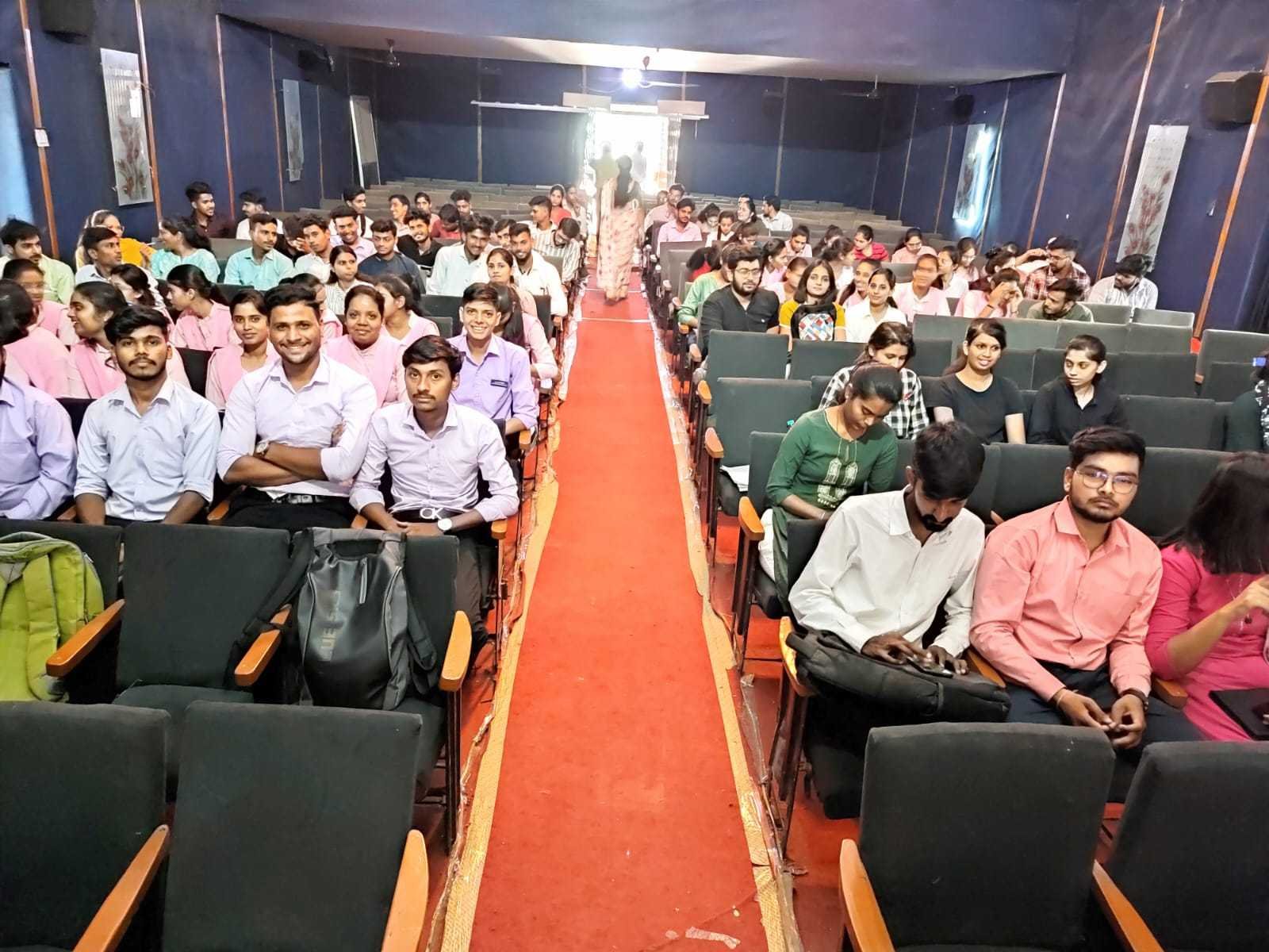पीसीजी कॉलेज में ओपन केम्पस का आयोजन