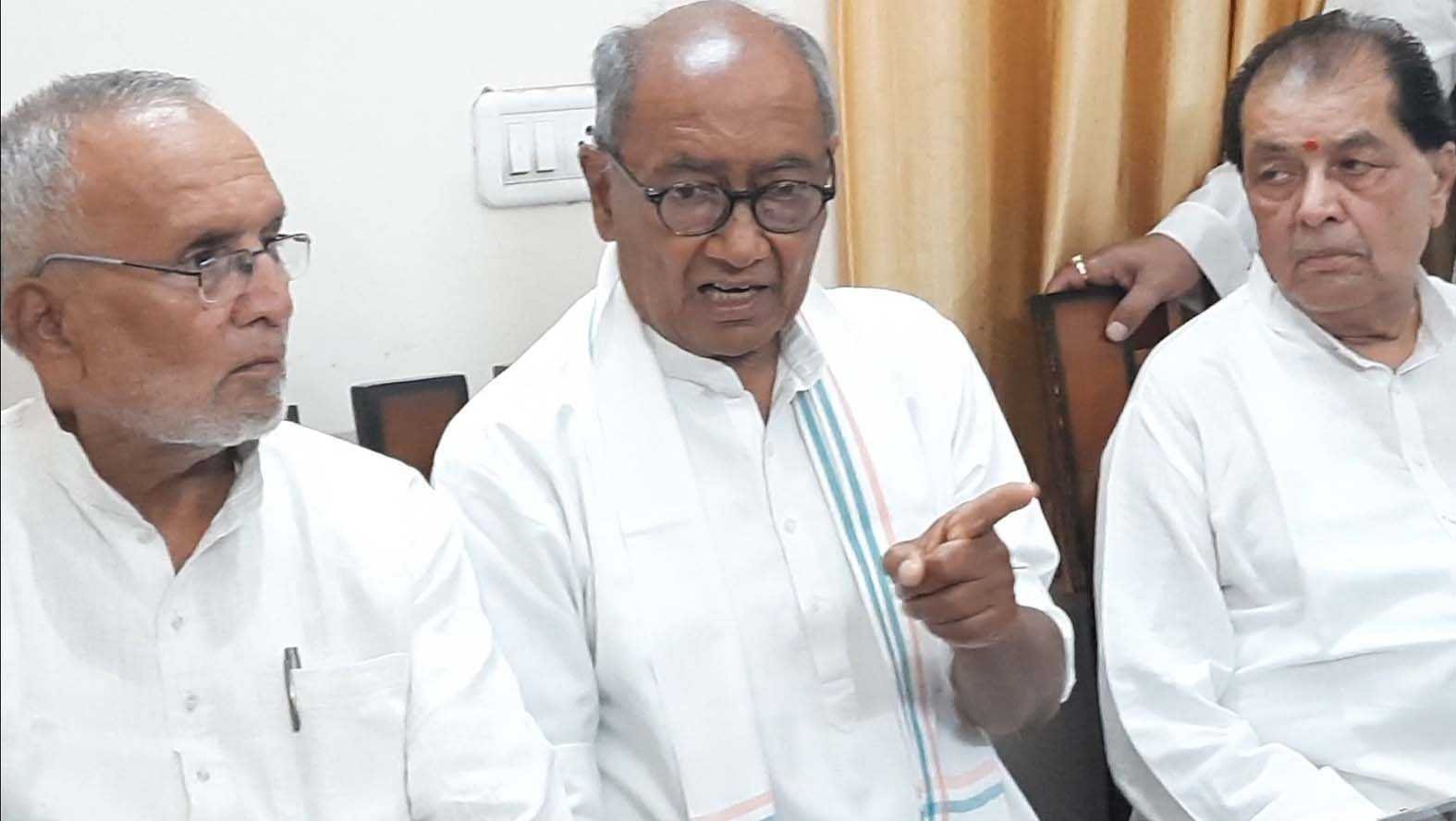 गरीबी और बेरोजगारी को दूर करना कांग्रेस की पहली प्राथमिकता – दिग्विजयसिंह