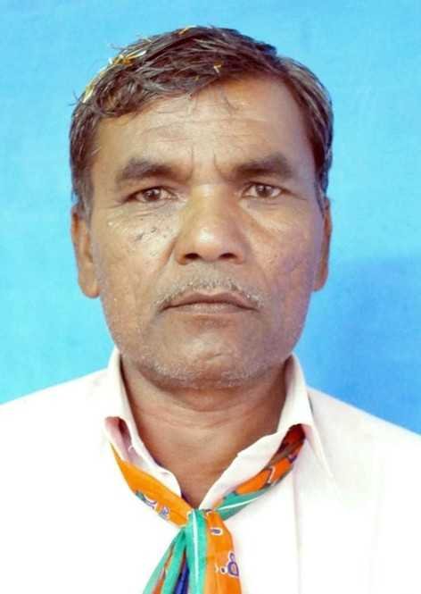 चार बार मंत्री रहे सखाराम पटेल के  भतीजे का शव जंगल में पेड़ पर लटका मिला