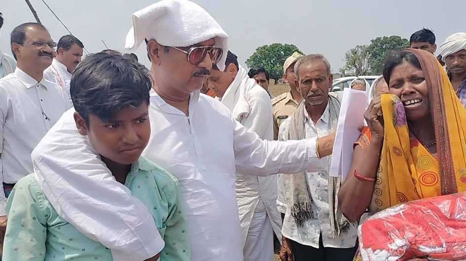आग में एक गरीब परिवार का सबकुछ जलकर खाक